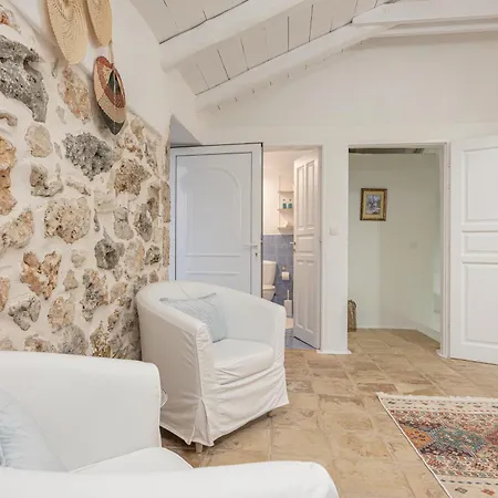 Villa Louiza - Luxury Stone Volimes