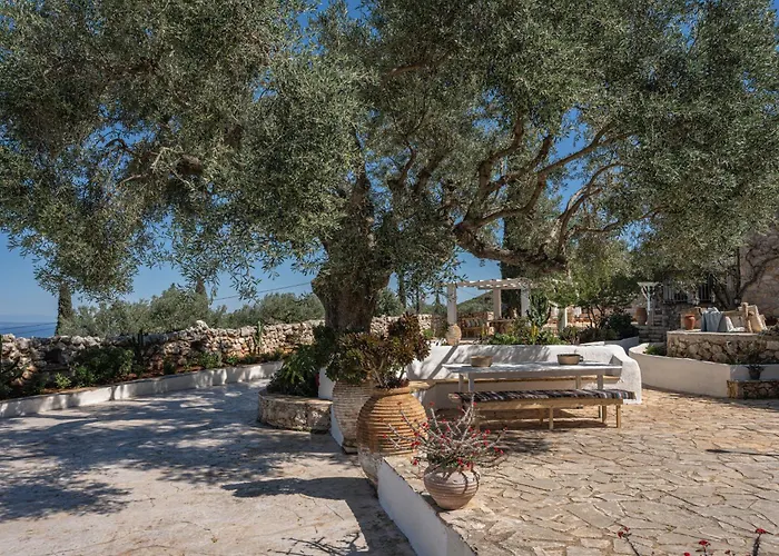 Louiza - Luxury Stone Villa Volímai