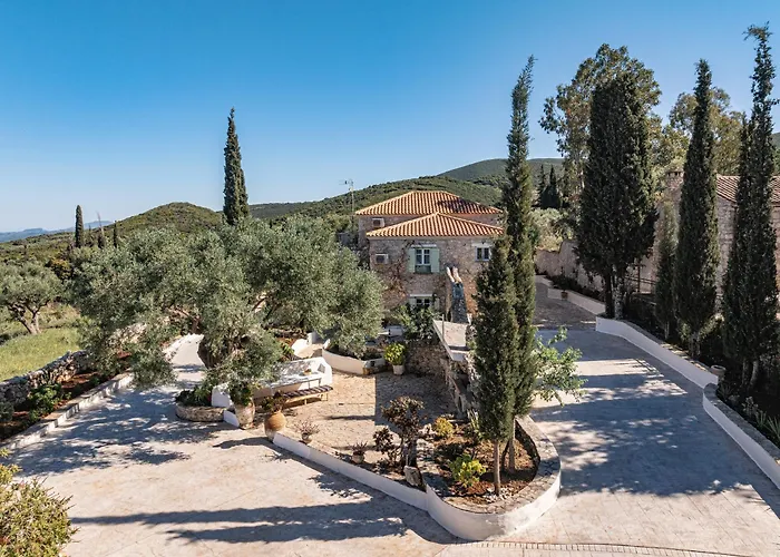 Louiza - Luxury Stone Villa Volímai