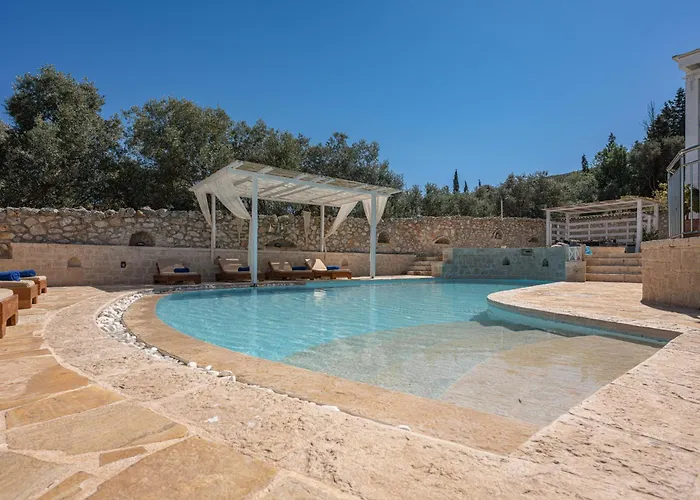 Louiza - Luxury Stone Villa Volímai