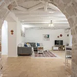 Louiza - Luxury Stone