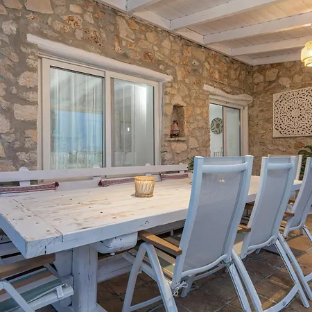 Louiza - Luxury Stone Volimes