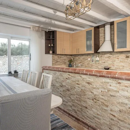 Villa Louiza - Luxury Stone Volimes