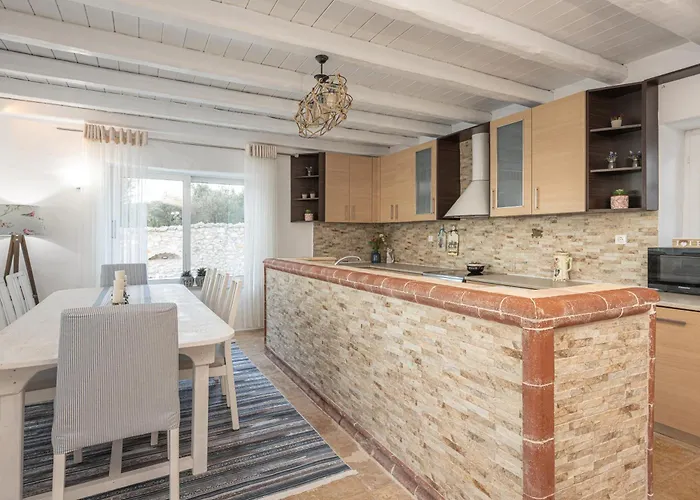 Louiza - Luxury Stone *