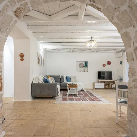 Louiza - Luxury Stone