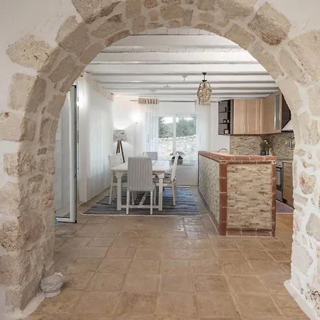 Louiza - Luxury Stone