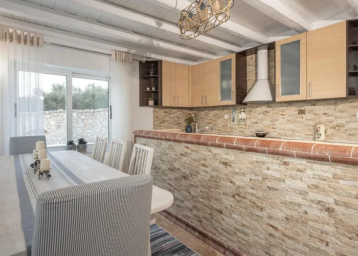 Villa Louiza - Luxury Stone Volímai