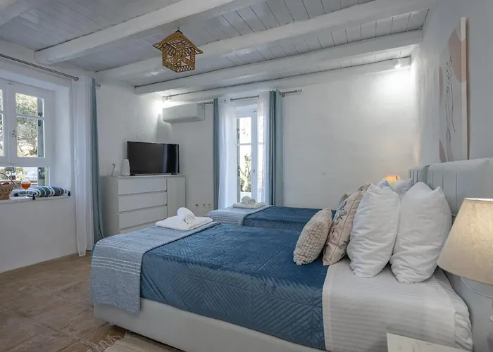 Louiza - Luxury Stone Villa Volímai
